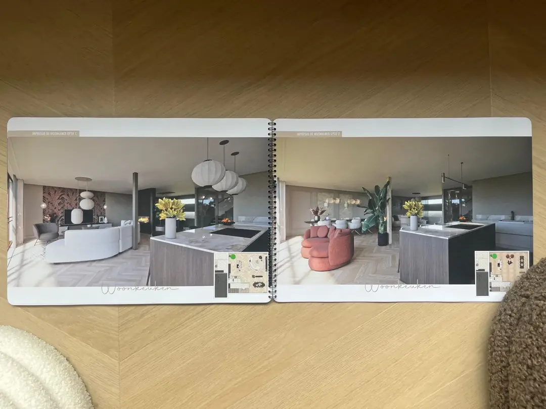 Ontwerpboek open op twee impressies van de woonkeuken, telkens met de plattegrond in de hoek